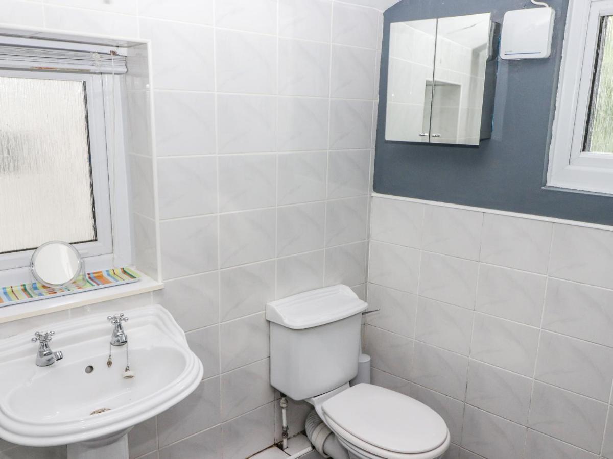 Gwylan Apartment Tenby Exterior photo